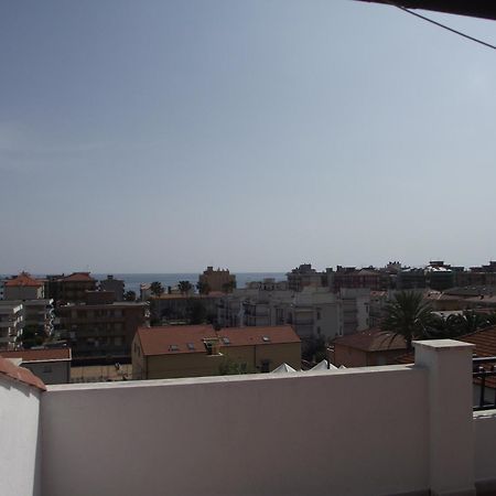 Riviera Apartments Pietra Ligure Exteriör bild