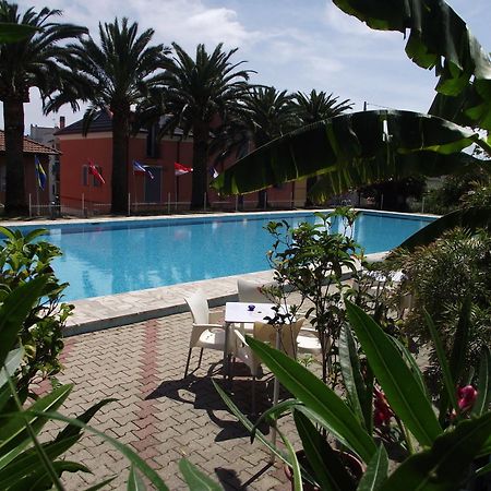 Riviera Apartments Pietra Ligure Exteriör bild