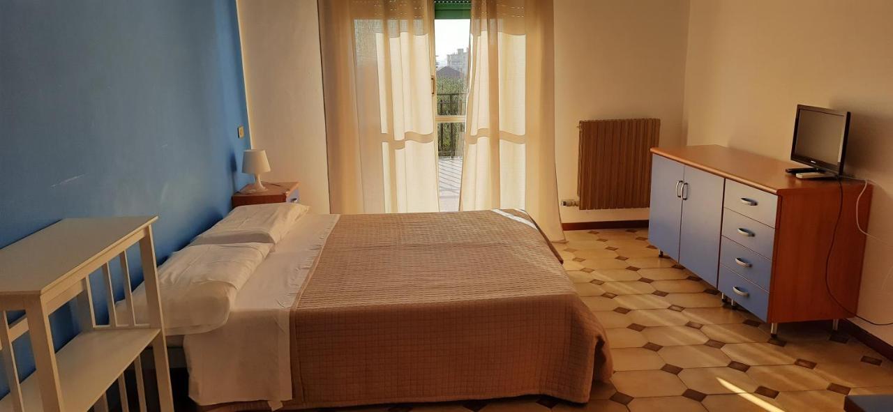 Riviera Apartments Pietra Ligure Exteriör bild