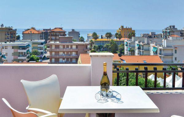 Riviera Apartments Pietra Ligure Exteriör bild