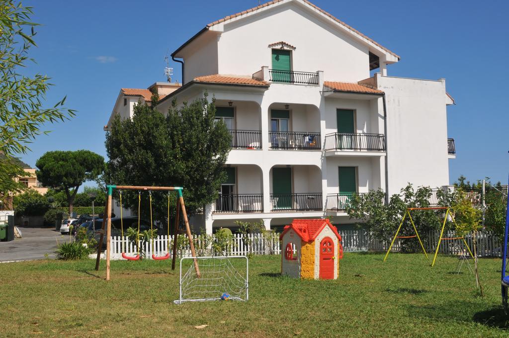 Riviera Apartments Pietra Ligure Exteriör bild