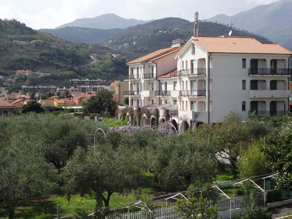 Riviera Apartments Pietra Ligure Exteriör bild